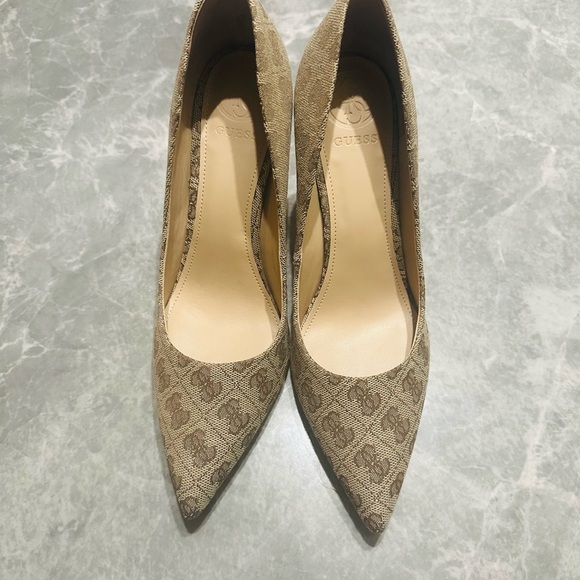 GUESS Heel To Toe Monogram Signature Neutral High Heels Women’s Shoes SZ 8 - Picture 9 of 9